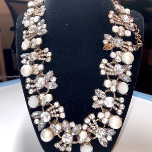 FAUX PEARL GEMSTONE NECKLACE.